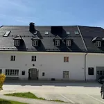 Gutshaus 1250 - Mit Innenhof Am Bach *