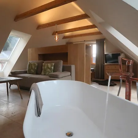Hotel Gutshaus 1250 - Mit Innenhof Am Bach *