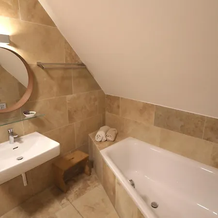 Hotel Gutshaus 1250 - Mit Innenhof Am Bach *